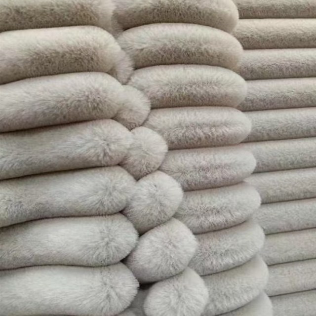Luxury Plush Embossed Faux Rabbit Fur Fabric 600gsm Super Soft  For Home Decoration and Blanket