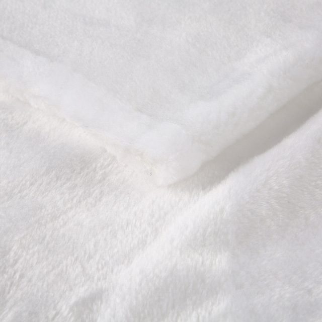 Short Plush Shaggy Faux Fur Fabric Super Soft Fluffy for Craft Wedding and Christmas Decoration