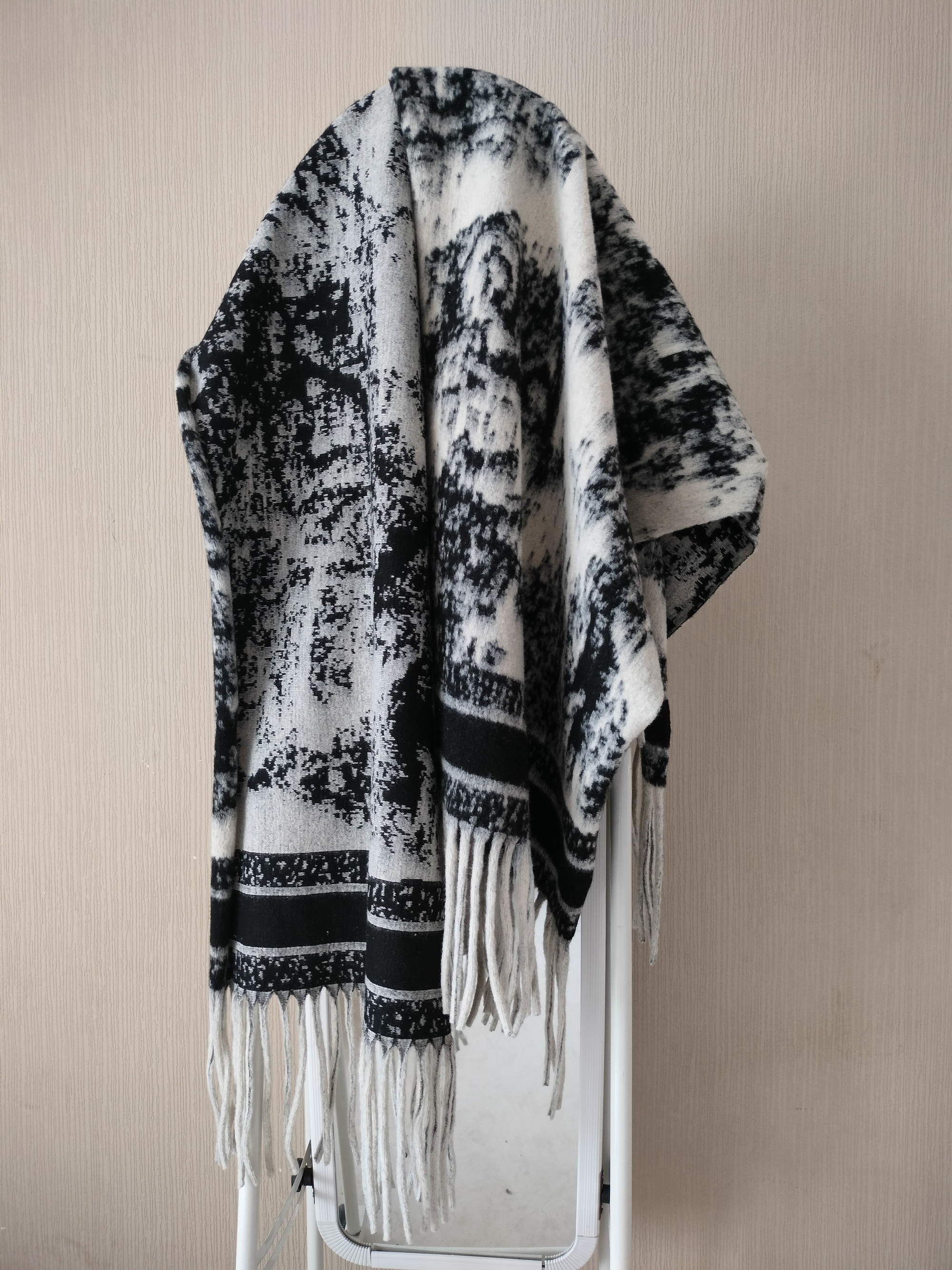 Super Soft Faux Fur Cape Scarf and Cloak Colorful Dyed Plush Fashional Clothing Accessories for Gift