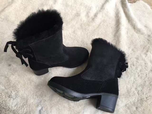 Luxury Sheepskin Outerdoor Short Boots Water Repellent Fashional Design for Extra Warm in Winter