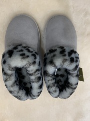 Genuine Sheepskin Scuffs Indoor Slippers and Garden Slippers Fashional Design for Extra Warm in Winter