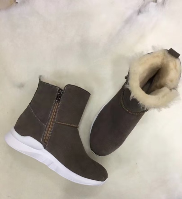 Luxury Sheepskin Outerdoor Short Boots Water Repellent Fashional Design for Extra Warm in Winter