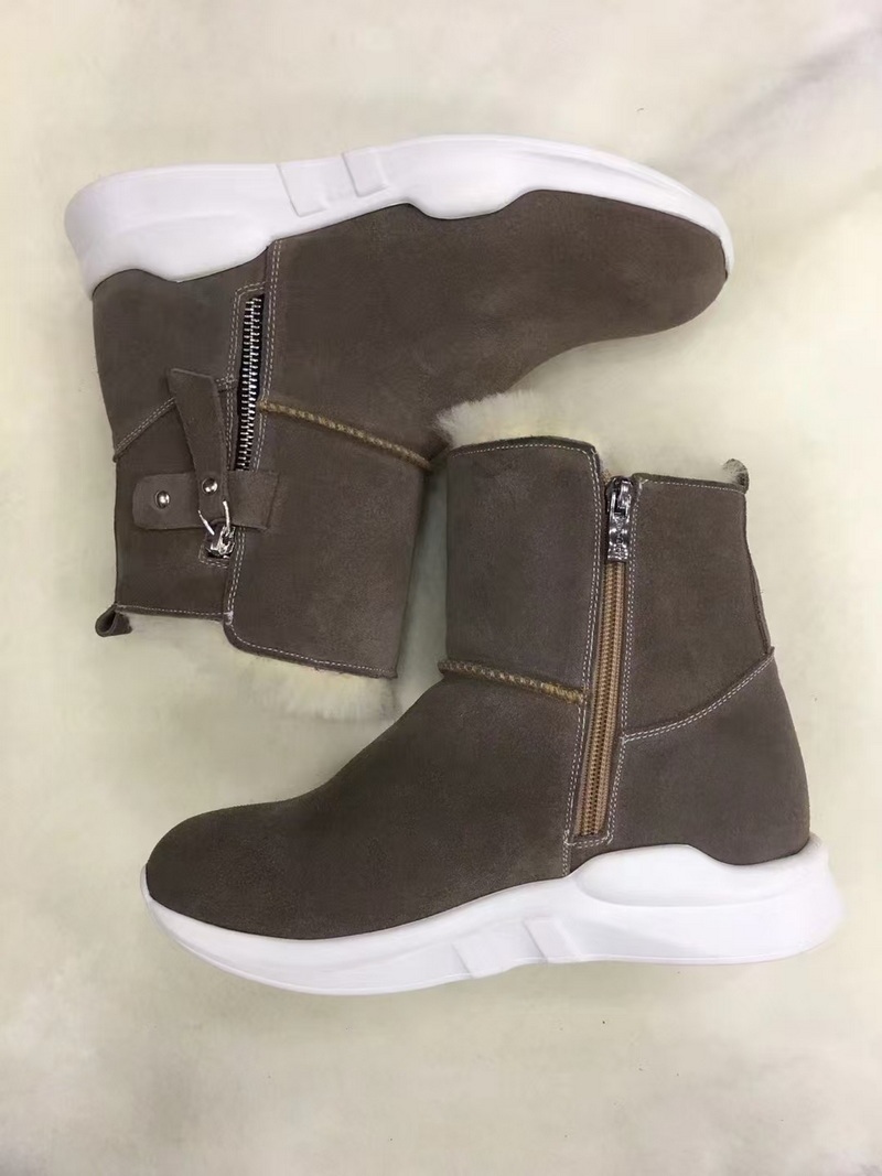 Luxury Sheepskin Outdoor Short Ankle Boots Waterproof Sheepskin Boots Shearling Winter Boots — Premium Sheepskin Footwear for Wholesale