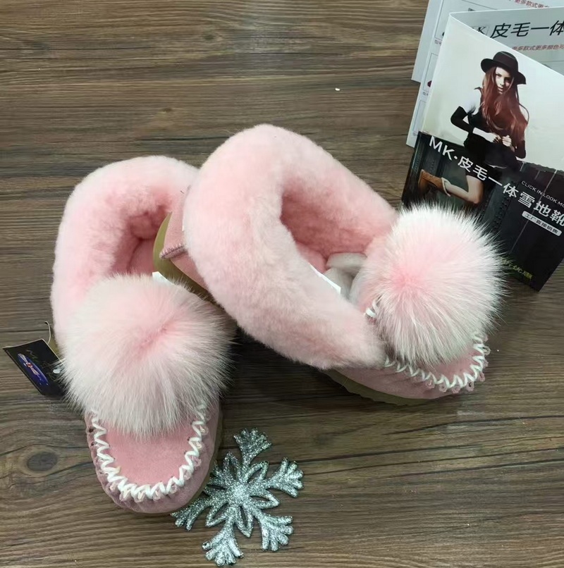 Genuine Sheepskin Mocassin Indoor or Outerdoor Fashional Design for Extra Warm in Winter
