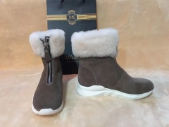 Luxury Sheepskin Outerdoor Short Boots Water Repellent Fashional Design for Extra Warm in Winter