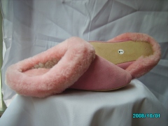 Genuine Sheepskin Scuffs Indoor Slippers and Garden Slippers Fashional Design for Extra Warm in Winter
