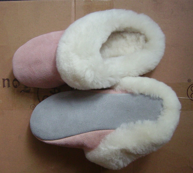 Genuine Sheepskin Scuffs Indoor Slippers and Garden Slippers Fashional Design for Extra Warm in Winter