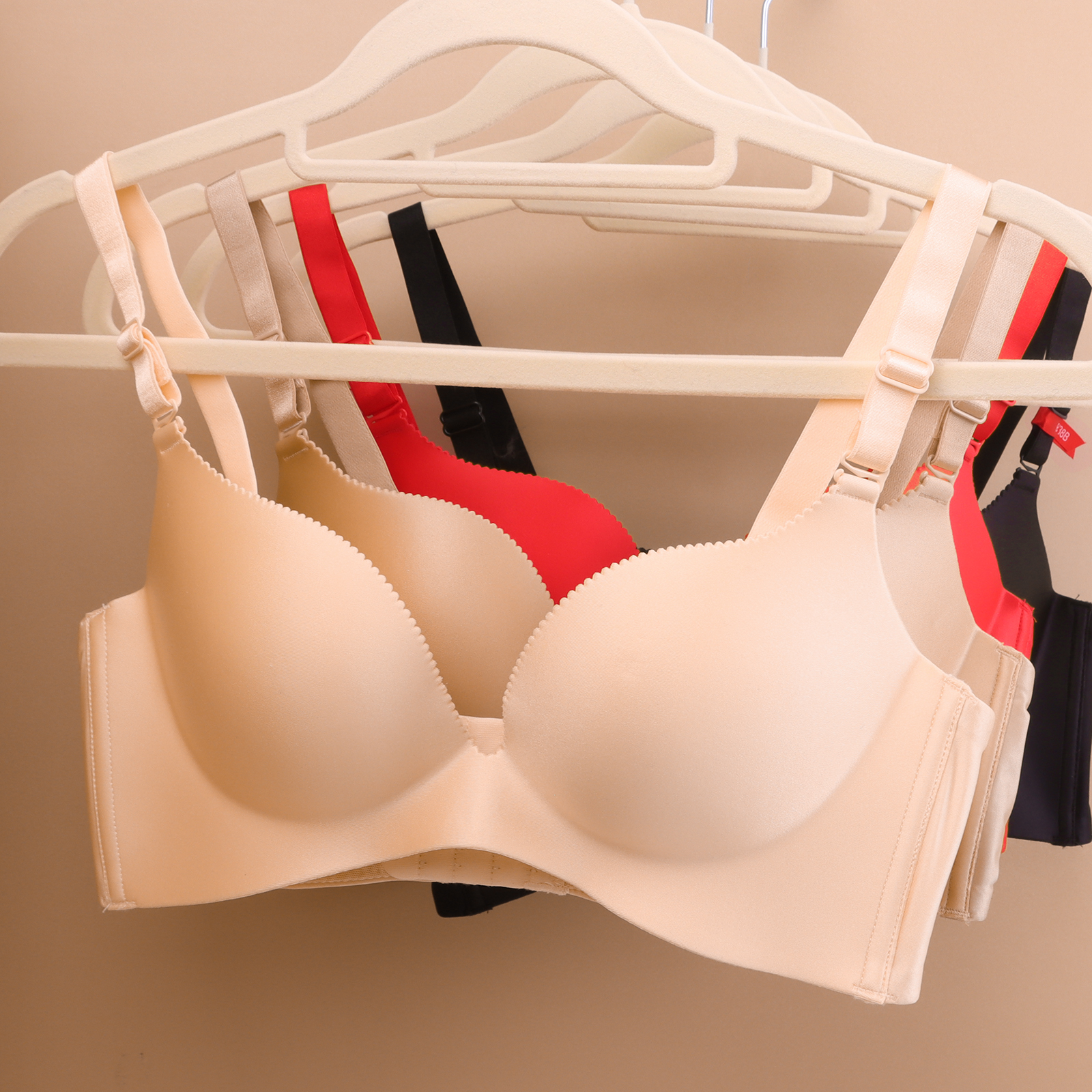 Ladies Breathable Smoothing Plunge Solid Mature Soft Padded Wireless Bras for Women