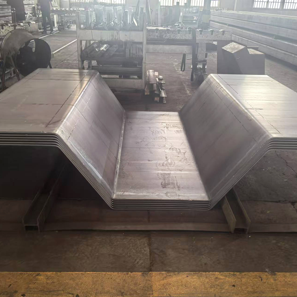 Heavy-duty large section trapezoidal integrated bending corrugated plate