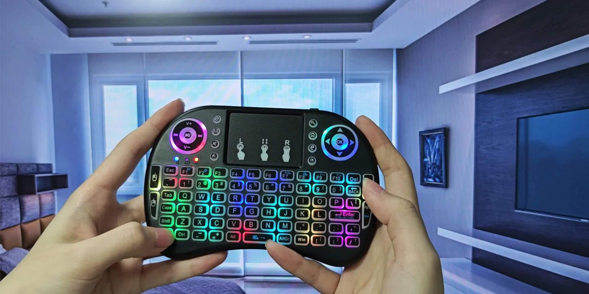 Mini i8 2.4GHz バックライト付きワイヤレスキーボード（タッチパッド付き） - Android TV Box用スマートコントロール