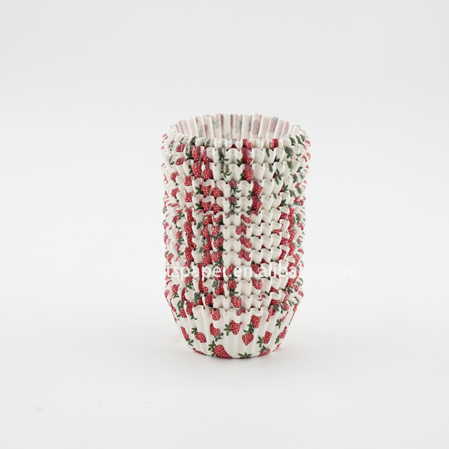 Strawberry pattern cupcake liner