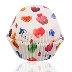 caramelos con forma de corazón y cupcakes