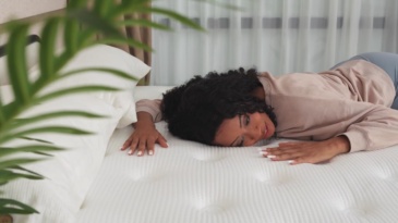 Mattress 12 Inch, 7-Zone Contouring Bed in a Box,Firm Hotel Collection Hybrid Mattresses with Extra Lumbar & Shoulder Support