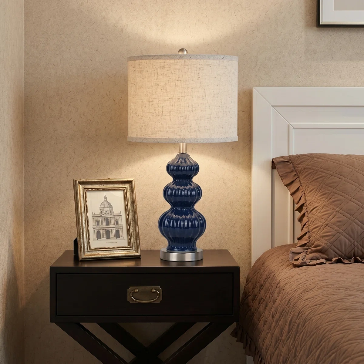 Gourd-shaped ceramic table lamp