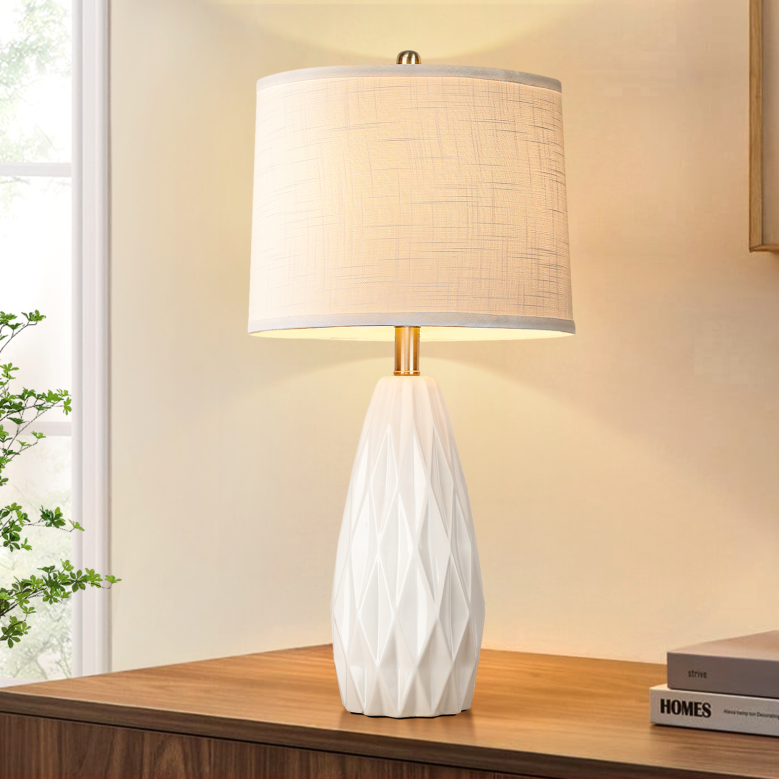 Diamond pattern ceramic table lamp