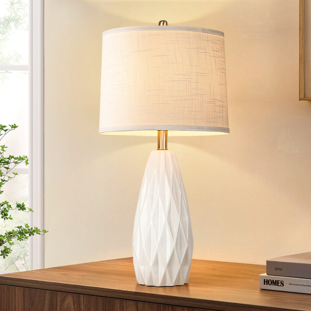 Diamond pattern ceramic table lamp