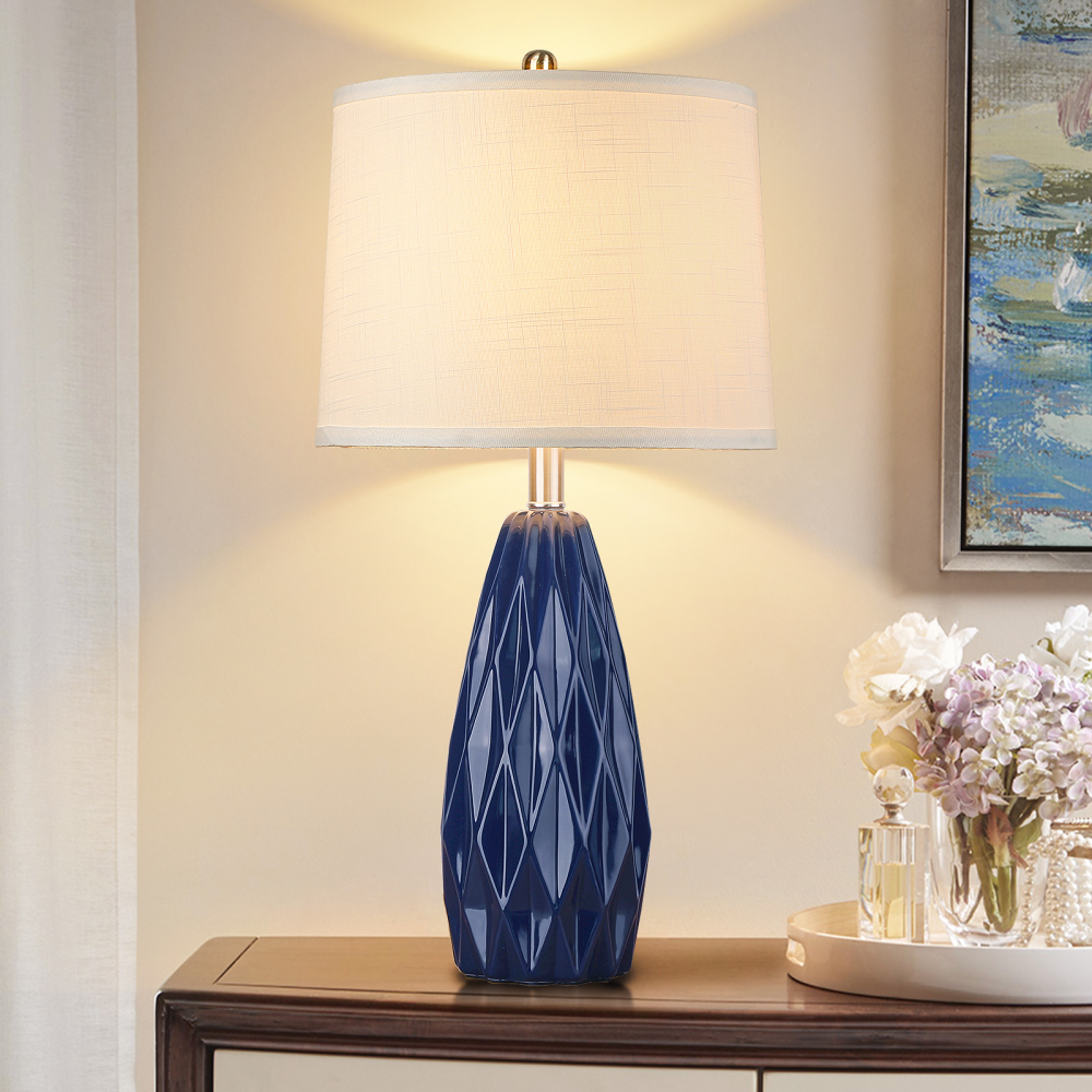 Diamond pattern ceramic table lamp