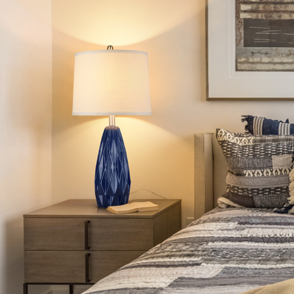 Diamond pattern ceramic table lamp