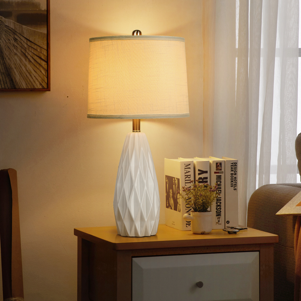 Diamond pattern ceramic table lamp