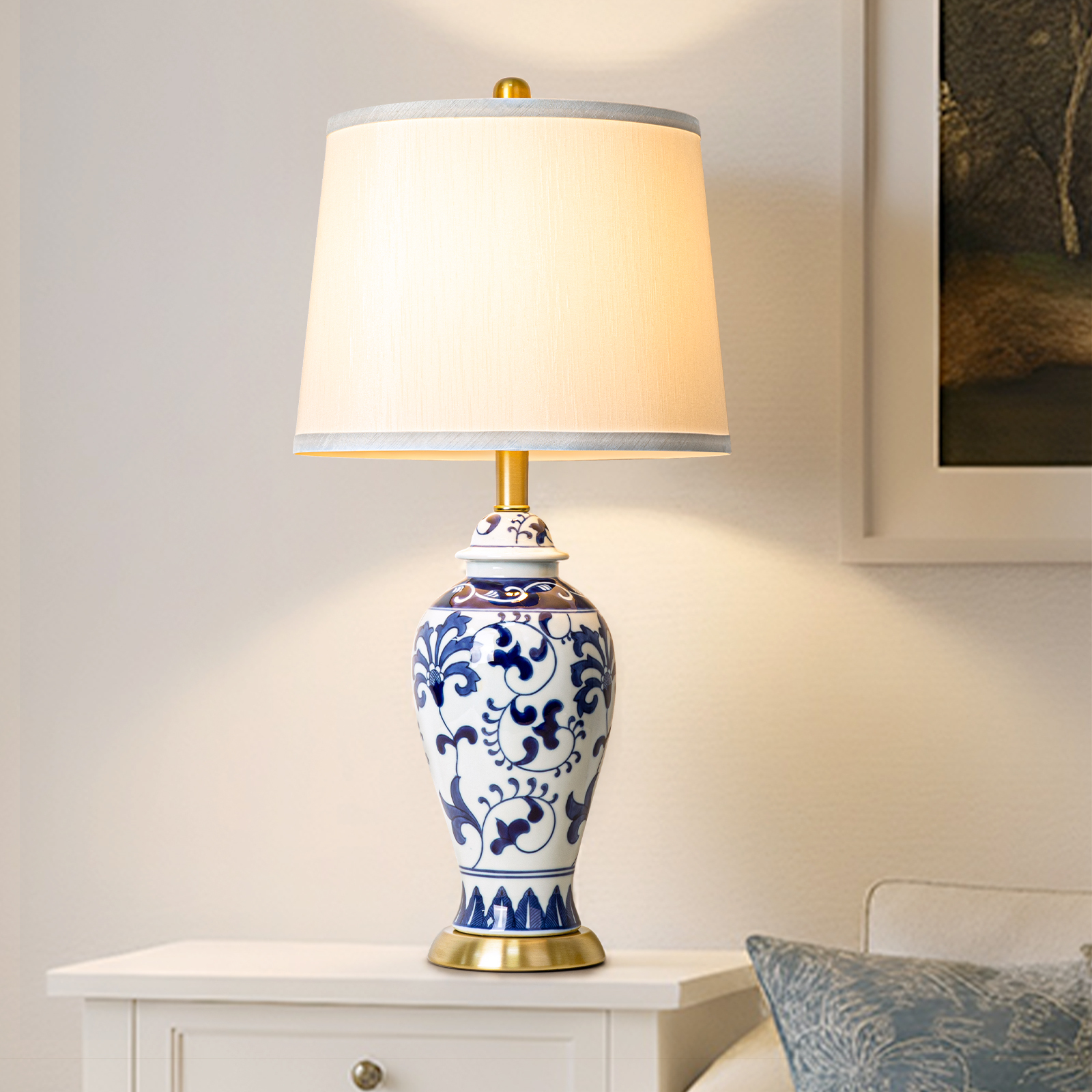 Blue and white porcelain table lamp