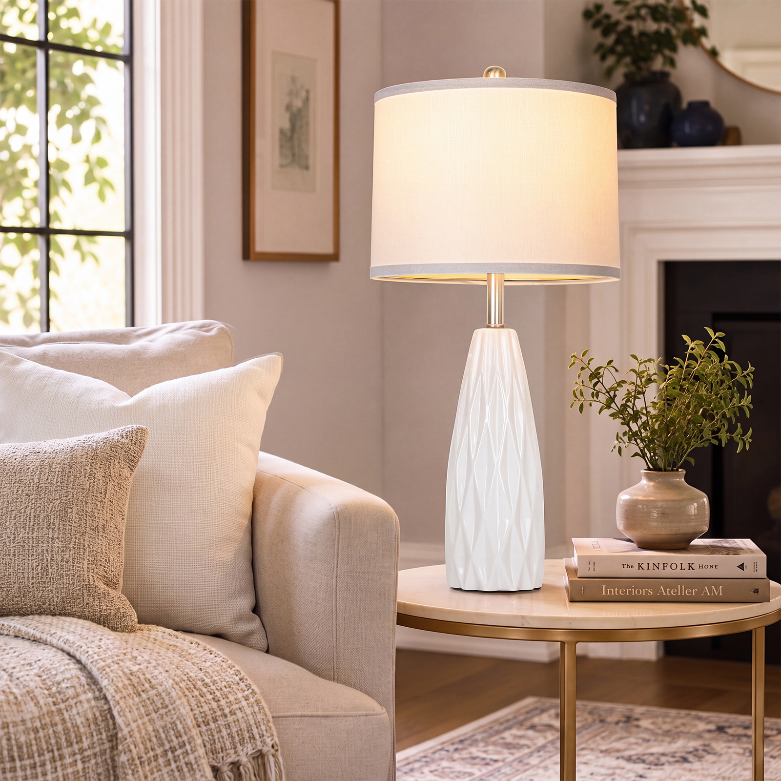 Diamond pattern ceramic table lamp