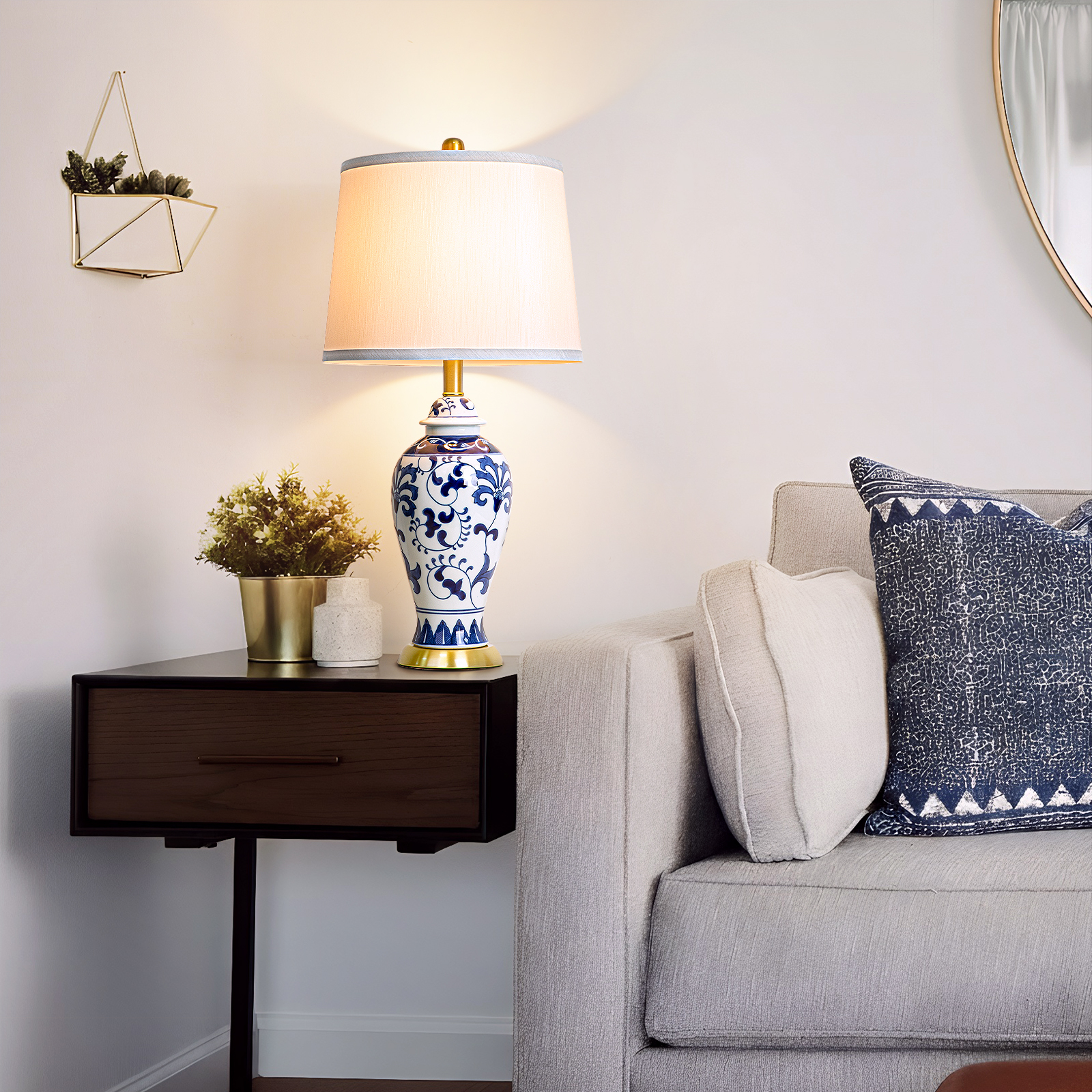 Blue and white porcelain table lamp
