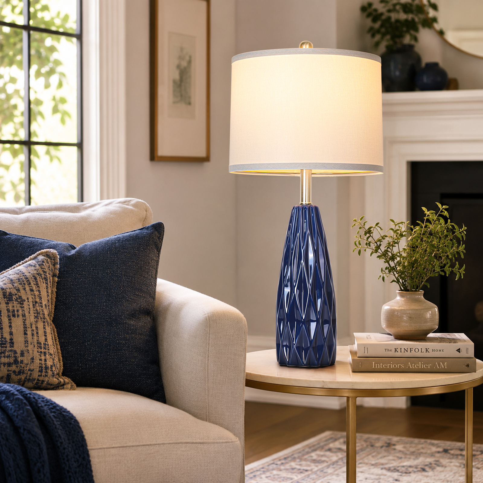 Diamond pattern ceramic table lamp