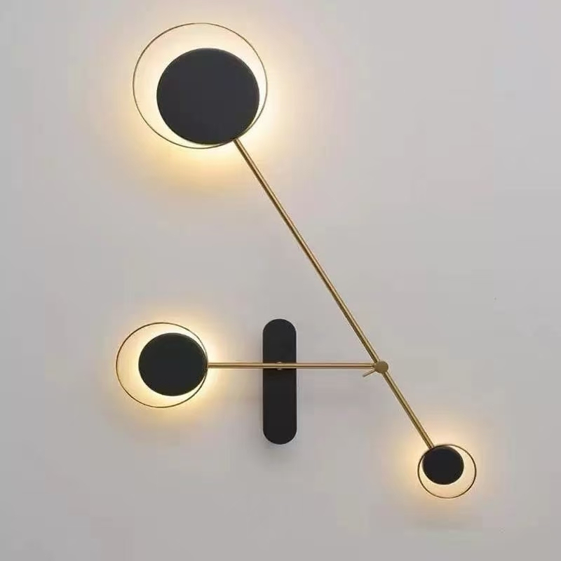 Rotating wall lamp