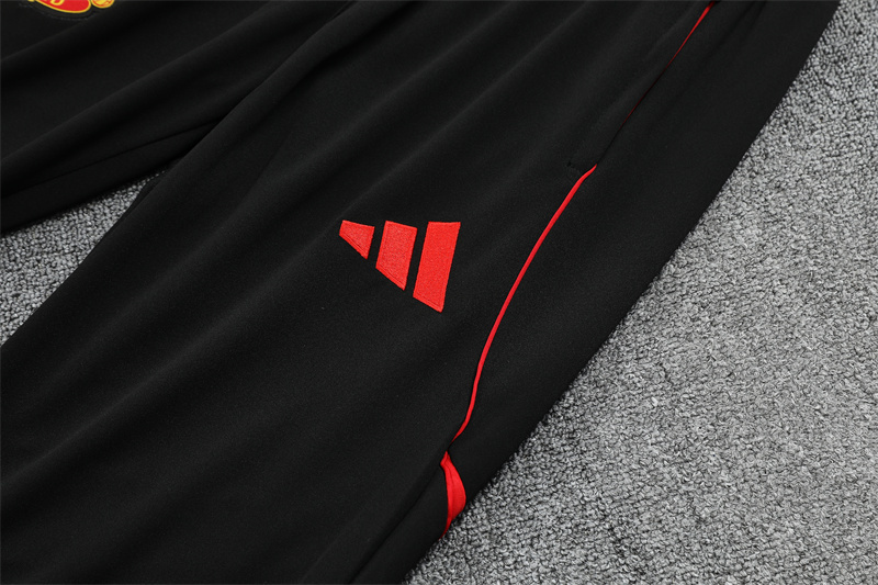 Manchester United 1/4 Zip Tracksuit 2025/26 Kids Adult