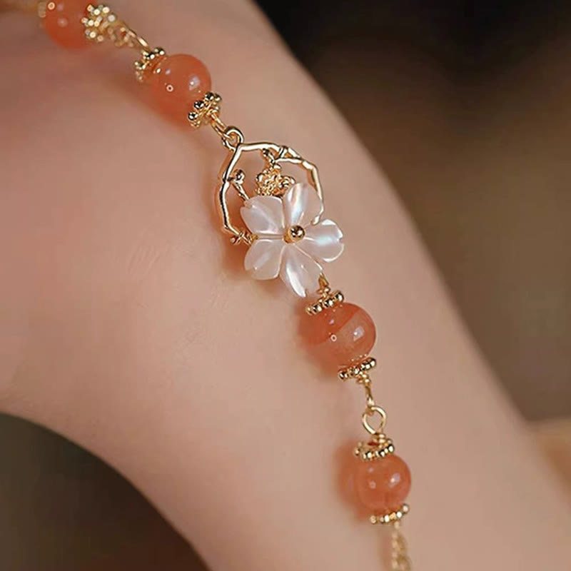 Red Agate Tridacna Stone Flower Confidence Bracelet