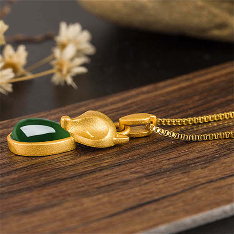 Green Chalcedony Fox Pattern Courage Necklace Pendant