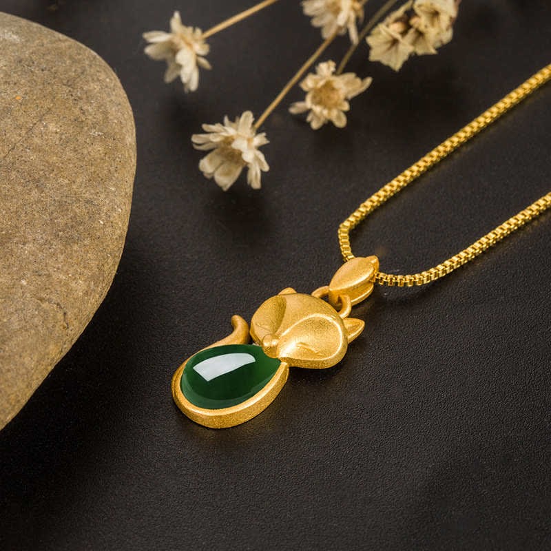 Green Chalcedony Fox Pattern Courage Necklace Pendant