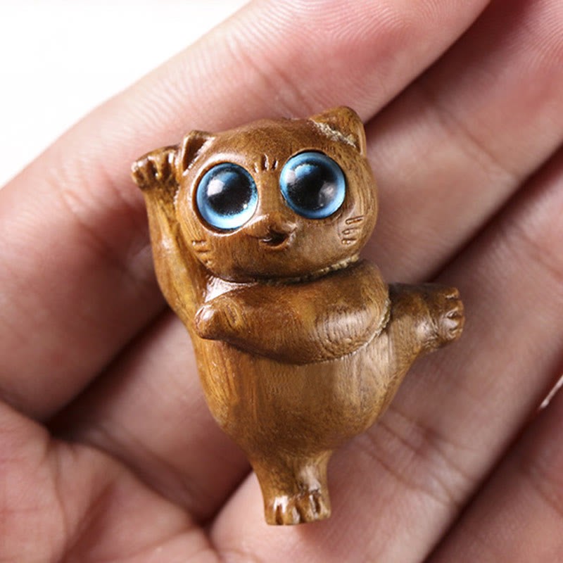 Mini Green Sandalwood Dancing Cat Engraved Positive Desk Decorations