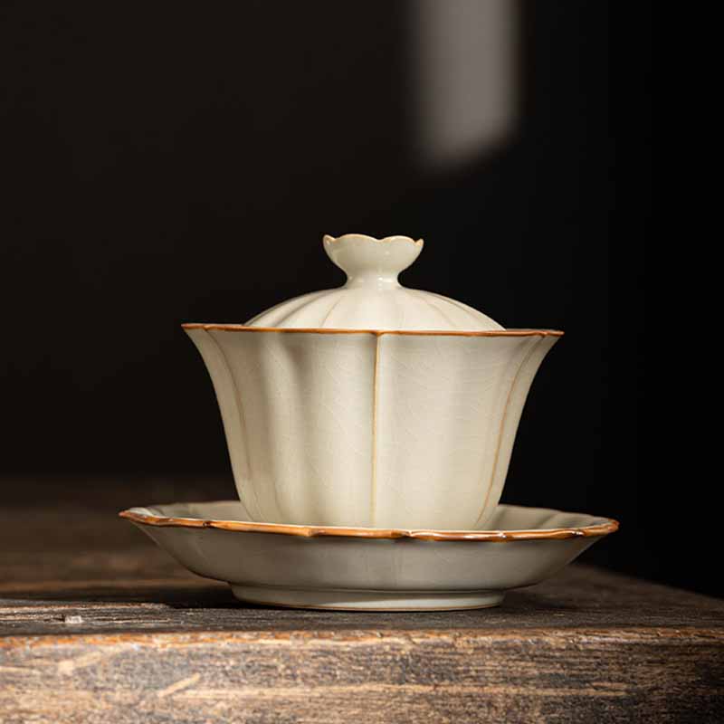 Beige Plum Blossom Shape Peach Branch Ceramic Gaiwan Sancai Teacup Kung Fu Tea Cup With Lid