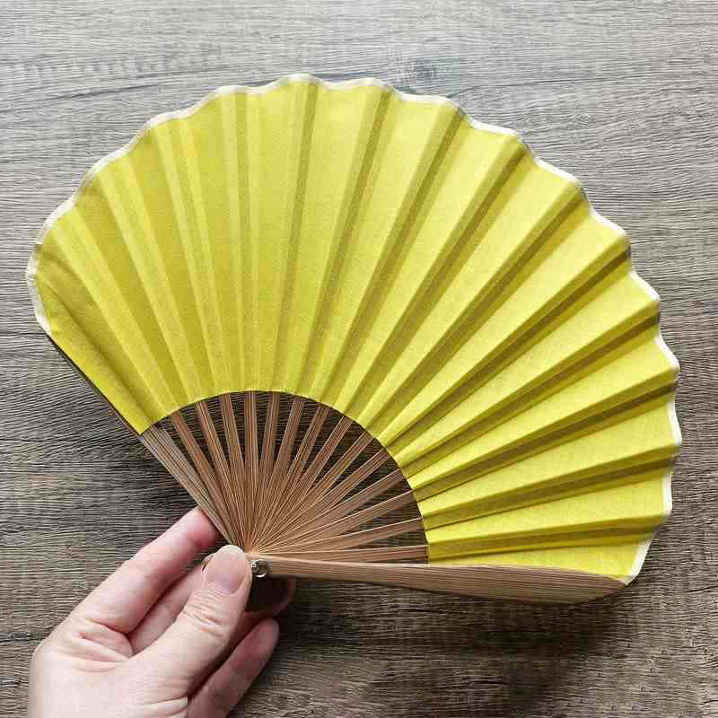 Retro Solid Color Shell Shape Handheld Bamboo Folding Fan