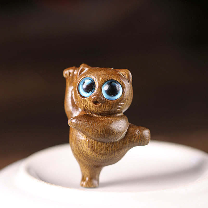Mini Green Sandalwood Dancing Cat Engraved Positive Desk Decorations