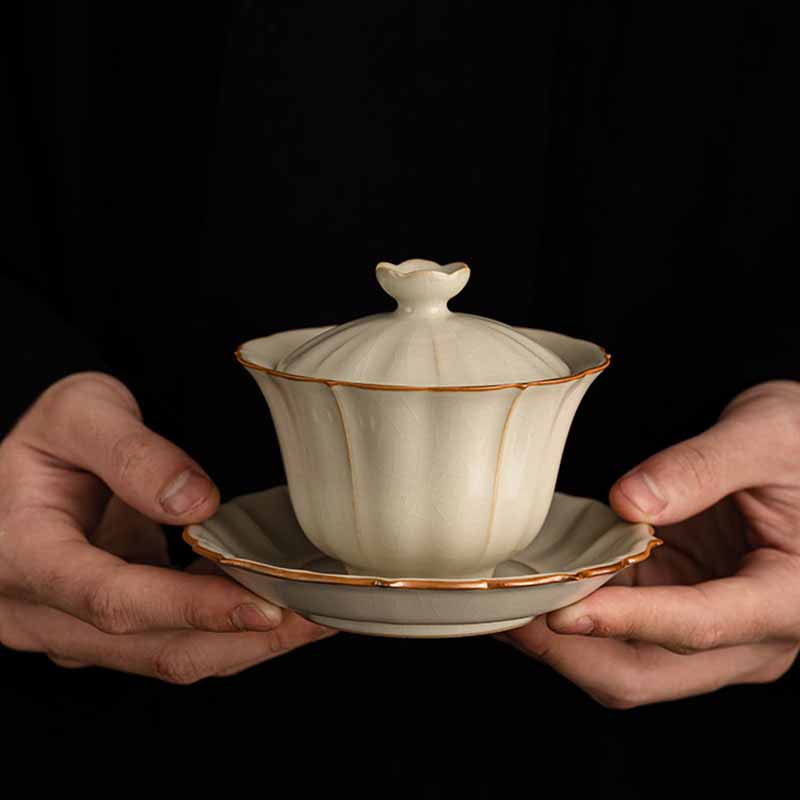Beige Plum Blossom Shape Peach Branch Ceramic Gaiwan Sancai Teacup Kung Fu Tea Cup With Lid