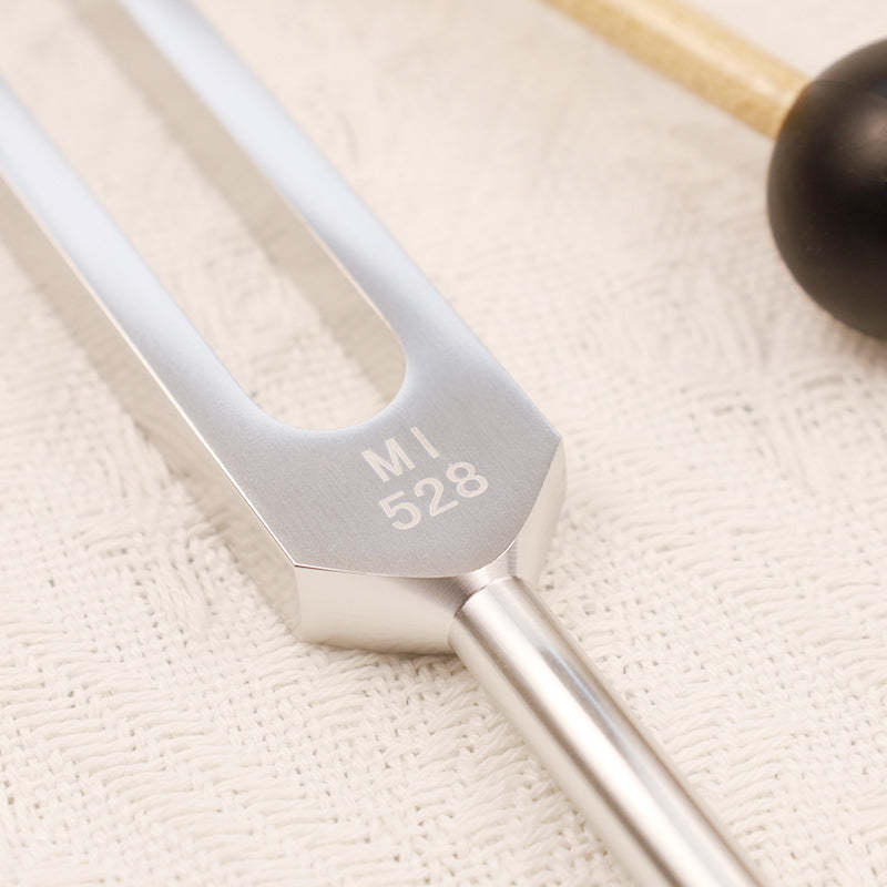 Tuning Fork 528HZ Aluminum Alloy for Chakra and Sound Therapy Ornament Decoration With a Mallet
