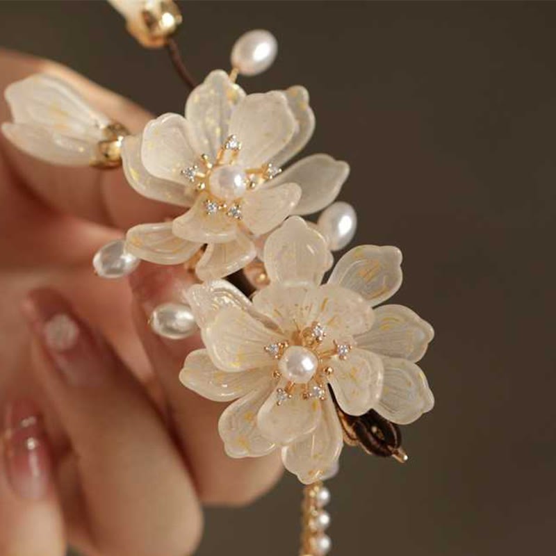 Classical Magnolia Tassel Side Hair Clip
