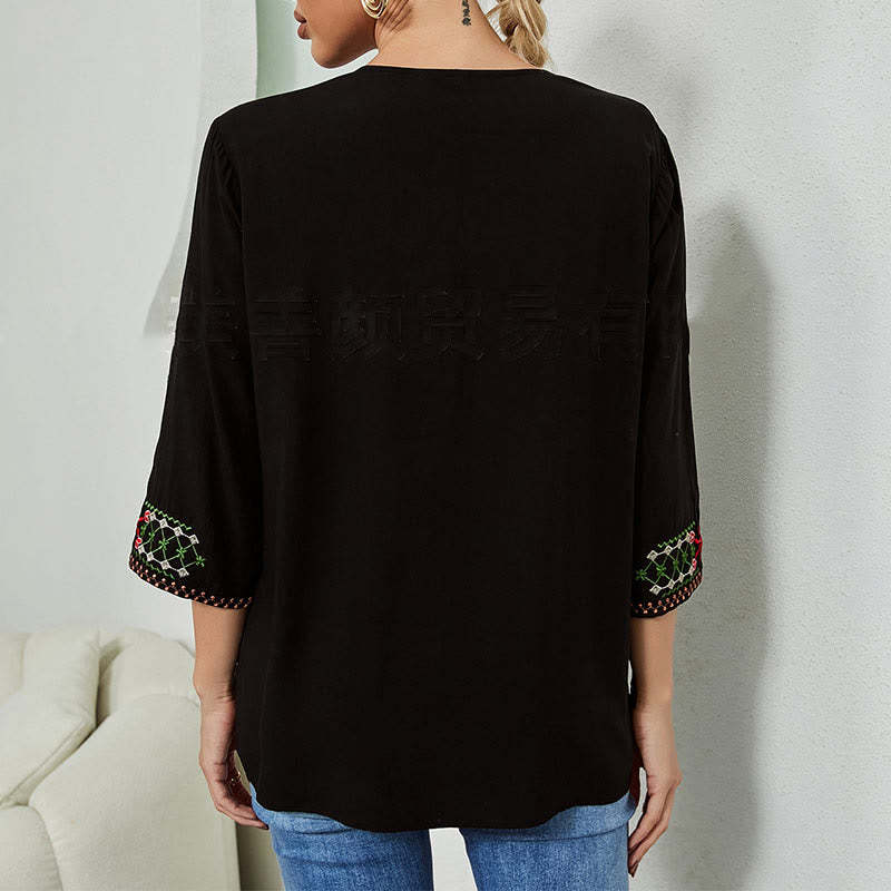 Summer Embroidery Flower Simple Design Three Quarter Sleeve V-neck Cotton Women's T-Shirt