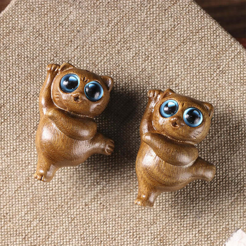 Mini Green Sandalwood Dancing Cat Engraved Positive Desk Decorations