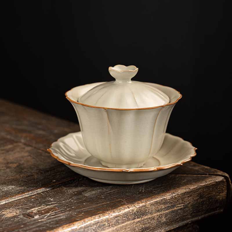 Beige Plum Blossom Shape Peach Branch Ceramic Gaiwan Sancai Teacup Kung Fu Tea Cup With Lid