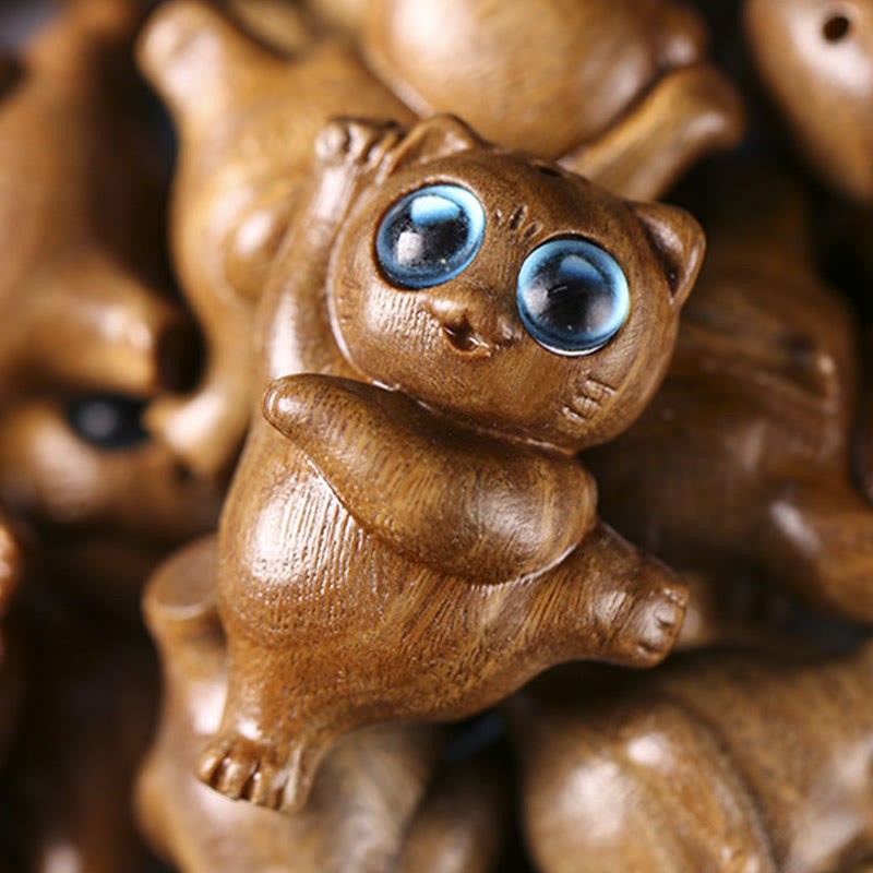 Mini Green Sandalwood Dancing Cat Engraved Positive Desk Decorations