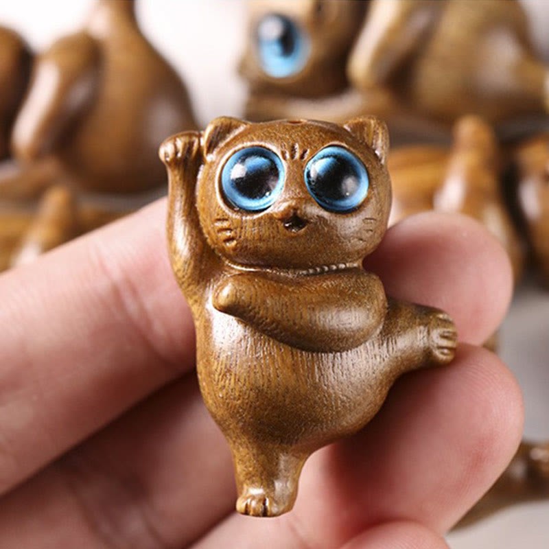 Mini Green Sandalwood Dancing Cat Engraved Positive Desk Decorations