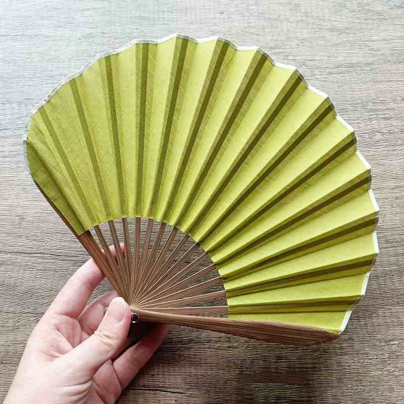 Retro Solid Color Shell Shape Handheld Bamboo Folding Fan