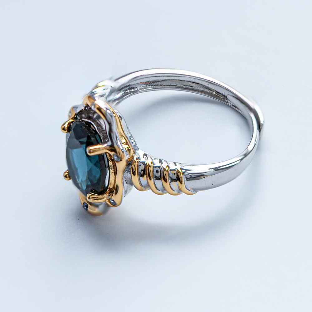 伦敦蓝托帕戒指