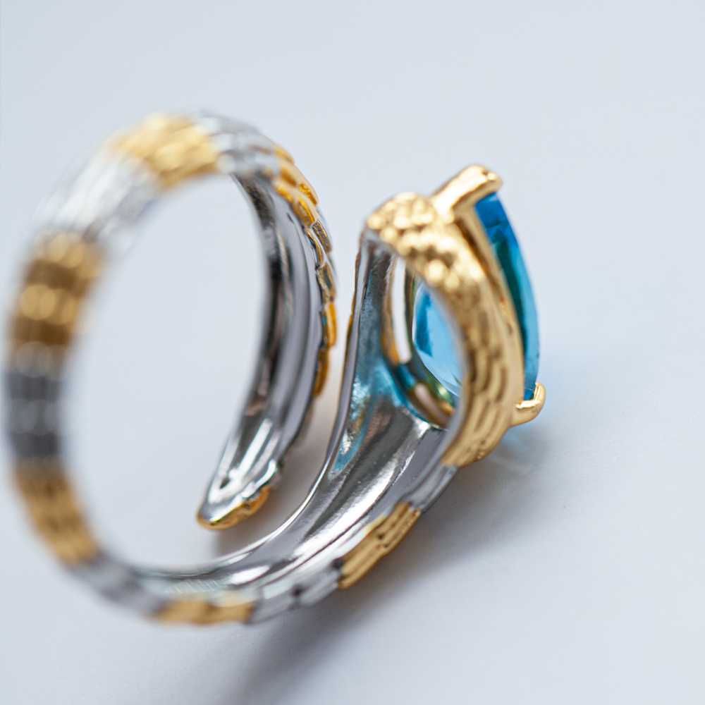 瑞士蓝托帕石蛇款戒指