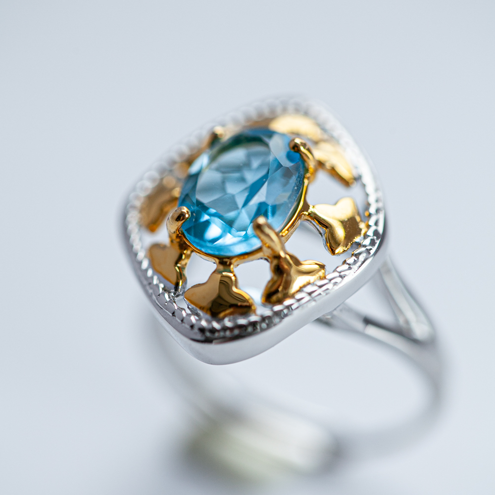 天空蓝托帕石戒指