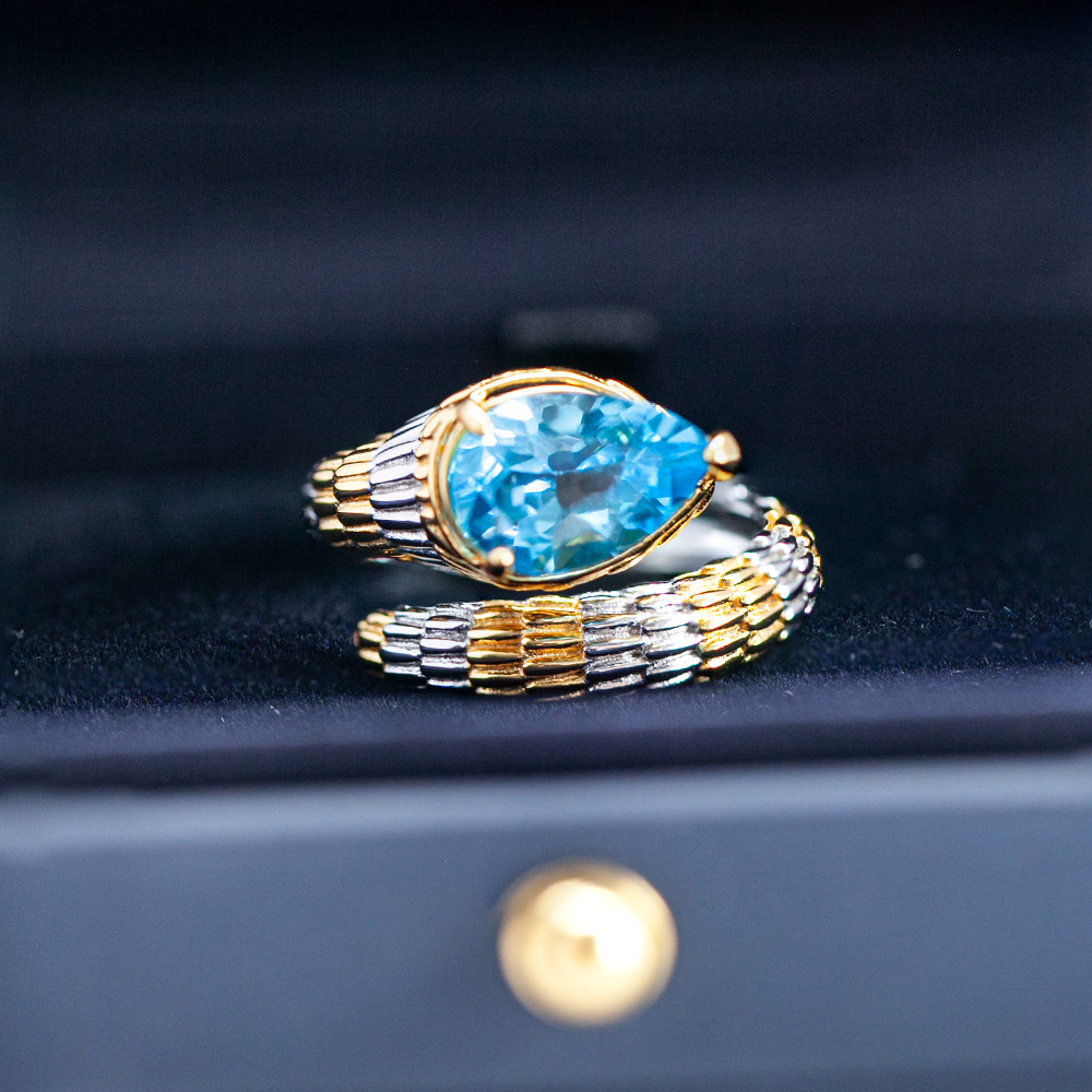 瑞士蓝托帕石蛇款戒指