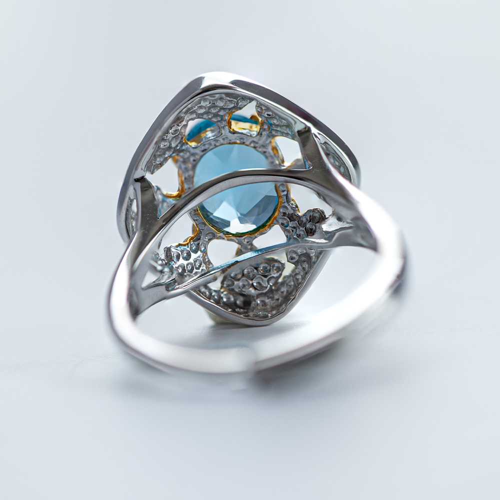 天空蓝托帕石戒指